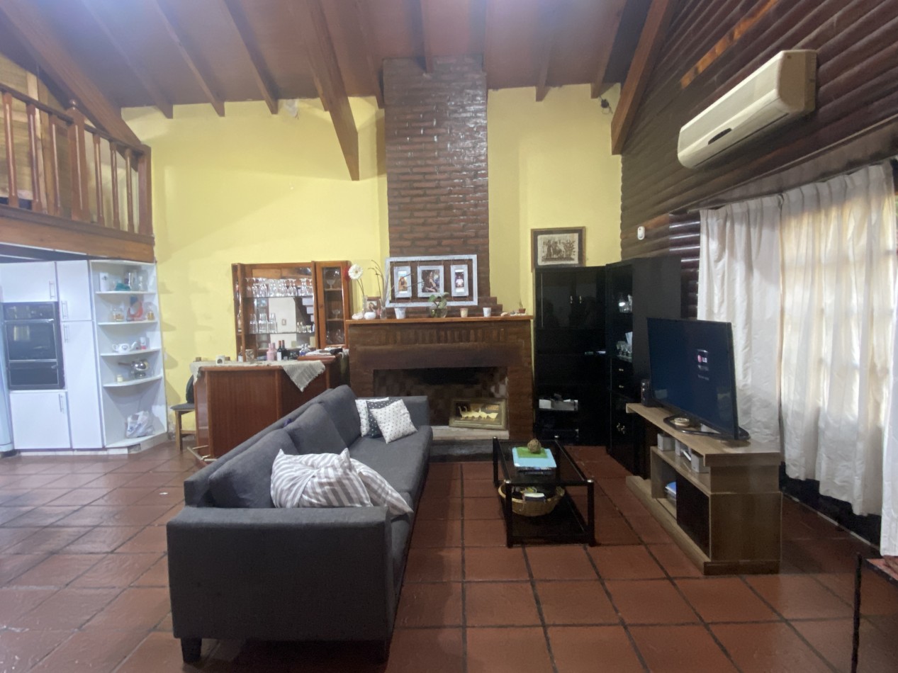 SE TOMA PERMUTA, O PARTE DE PAGO! CASA DE 3 PLANTAS CON PARQUE, PISCINA Y GARAGE SUBTERRANEO EN RANELAGH