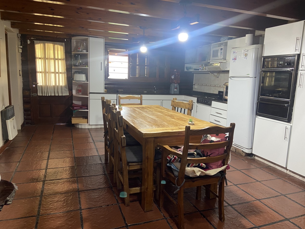 SE TOMA PERMUTA, O PARTE DE PAGO! CASA DE 3 PLANTAS CON PARQUE, PISCINA Y GARAGE SUBTERRANEO EN RANELAGH