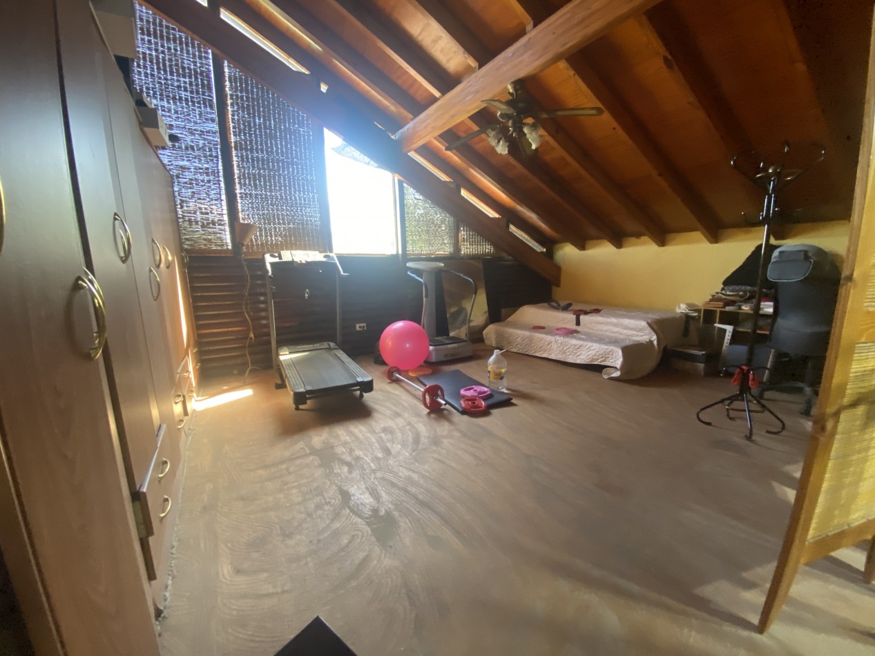 SE TOMA PERMUTA, O PARTE DE PAGO! CASA DE 3 PLANTAS CON PARQUE, PISCINA Y GARAGE SUBTERRANEO EN RANELAGH