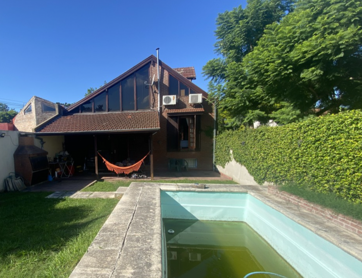 SE TOMA PERMUTA, O PARTE DE PAGO! CASA DE 3 PLANTAS CON PARQUE, PISCINA Y GARAGE SUBTERRANEO EN RANELAGH