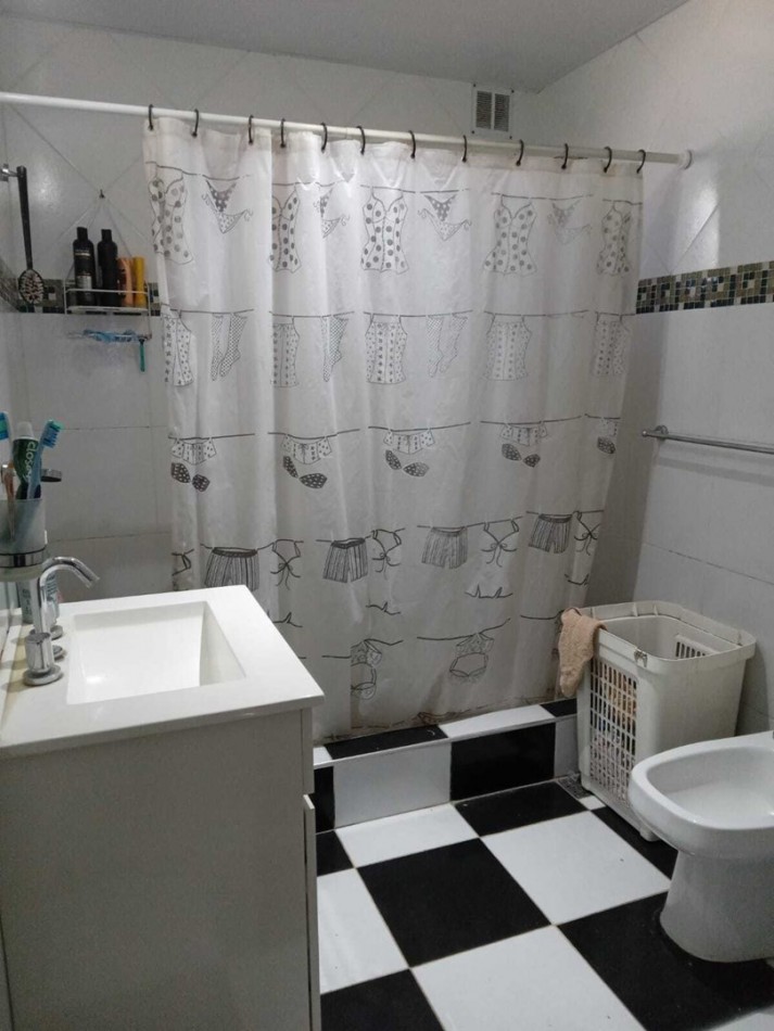 Casa en venta, de 6 ambientes Barrio el Peligro - Abasto La Plata
