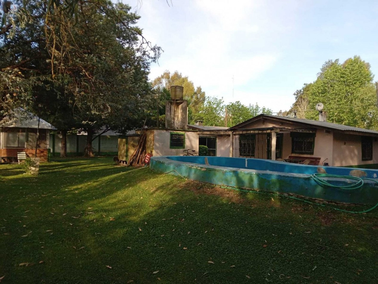 Casa con pileta y quincho a la venta