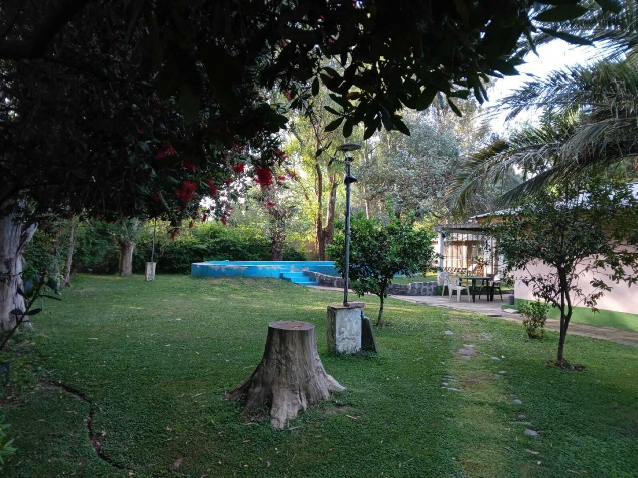 Casa con pileta y quincho a la venta