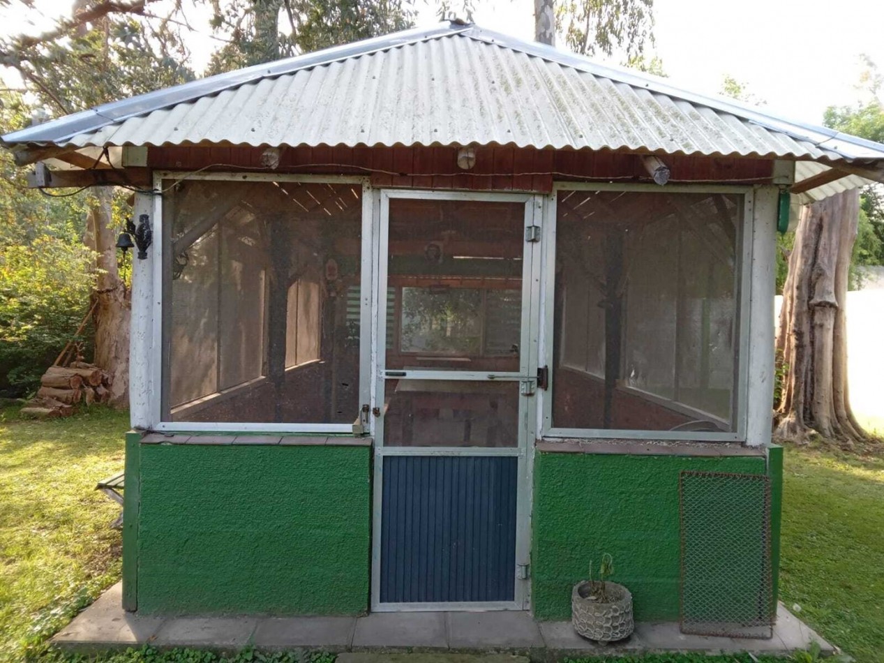 Casa con pileta y quincho a la venta