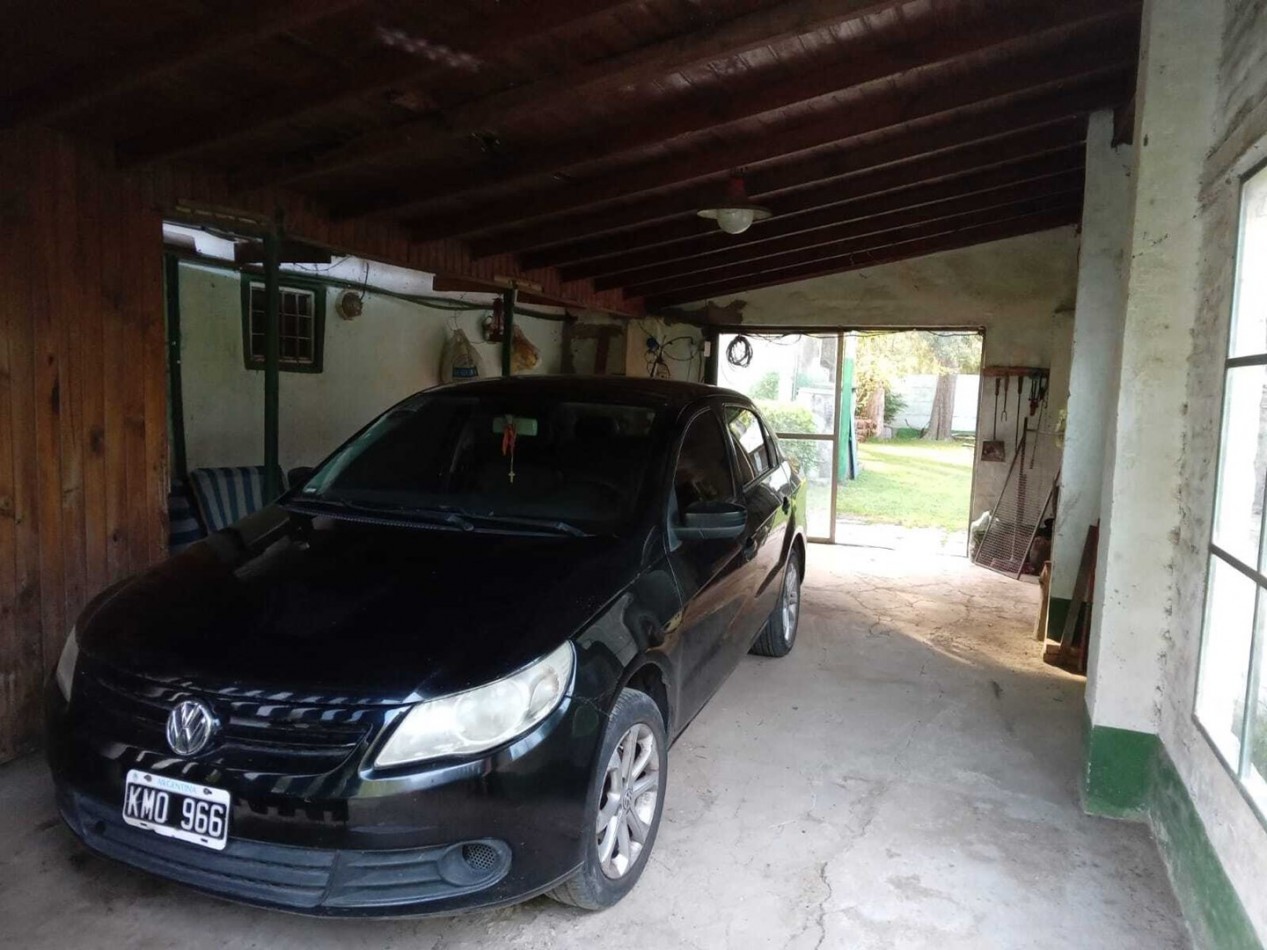 Casa con pileta y quincho a la venta