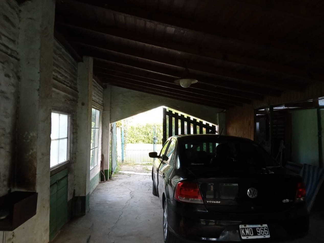 Casa con pileta y quincho a la venta