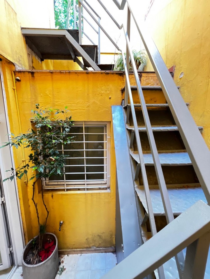PH DE 2 AMBIENTES CON TERRAZA, QUINCHO Y BALCON AL FRENTE EN PALERMO