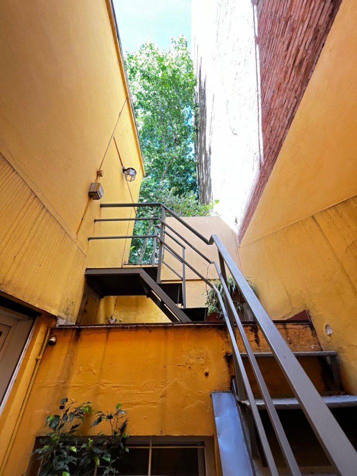 PH DE 2 AMBIENTES CON TERRAZA, QUINCHO Y BALCON AL FRENTE EN PALERMO