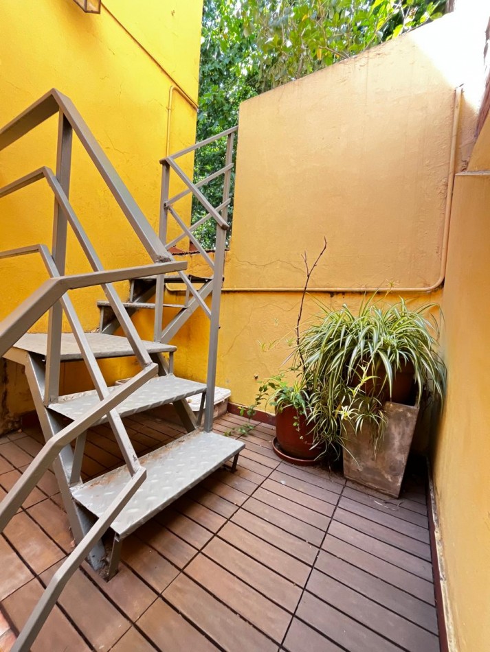 PH DE 2 AMBIENTES CON TERRAZA, QUINCHO Y BALCON AL FRENTE EN PALERMO