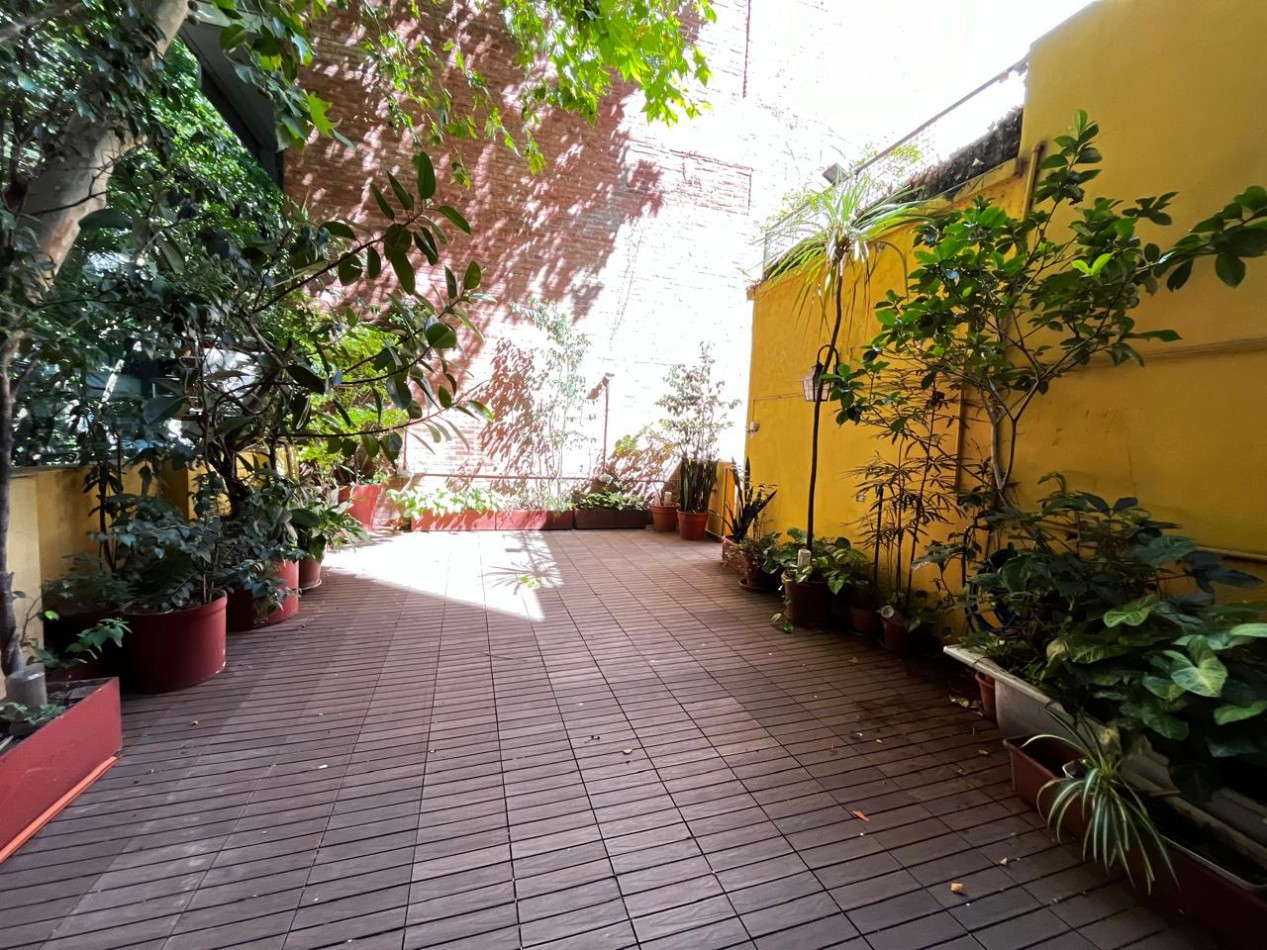 PH DE 2 AMBIENTES CON TERRAZA, QUINCHO Y BALCON AL FRENTE EN PALERMO