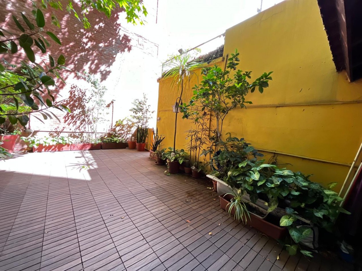 PH DE 2 AMBIENTES CON TERRAZA, QUINCHO Y BALCON AL FRENTE EN PALERMO
