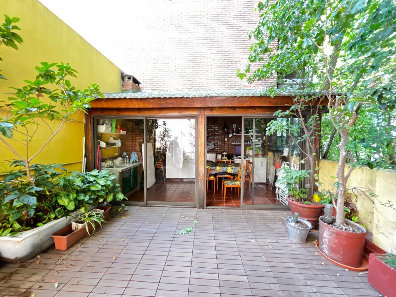PH DE 2 AMBIENTES CON TERRAZA, QUINCHO Y BALCON AL FRENTE EN PALERMO
