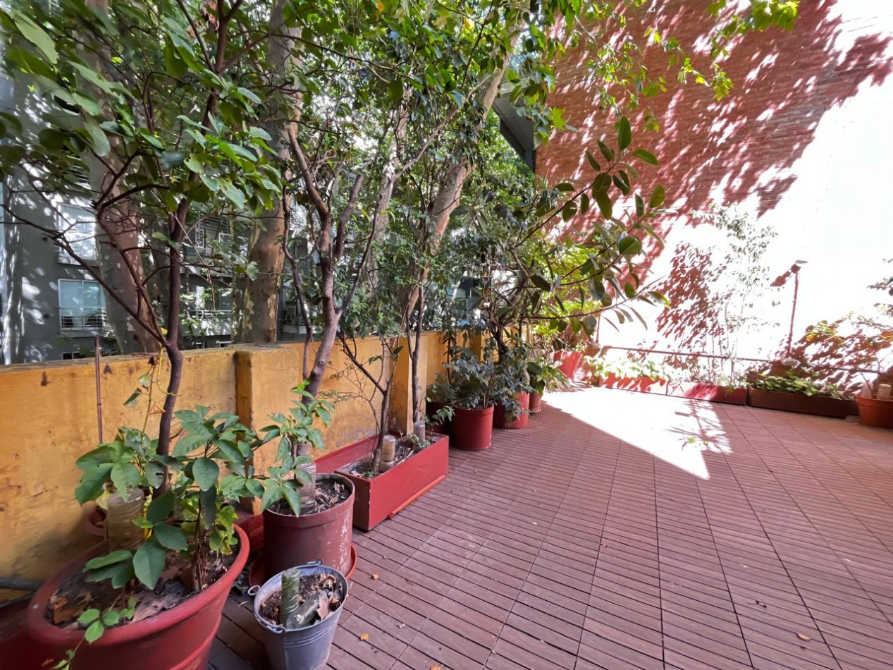PH DE 2 AMBIENTES CON TERRAZA, QUINCHO Y BALCON AL FRENTE EN PALERMO