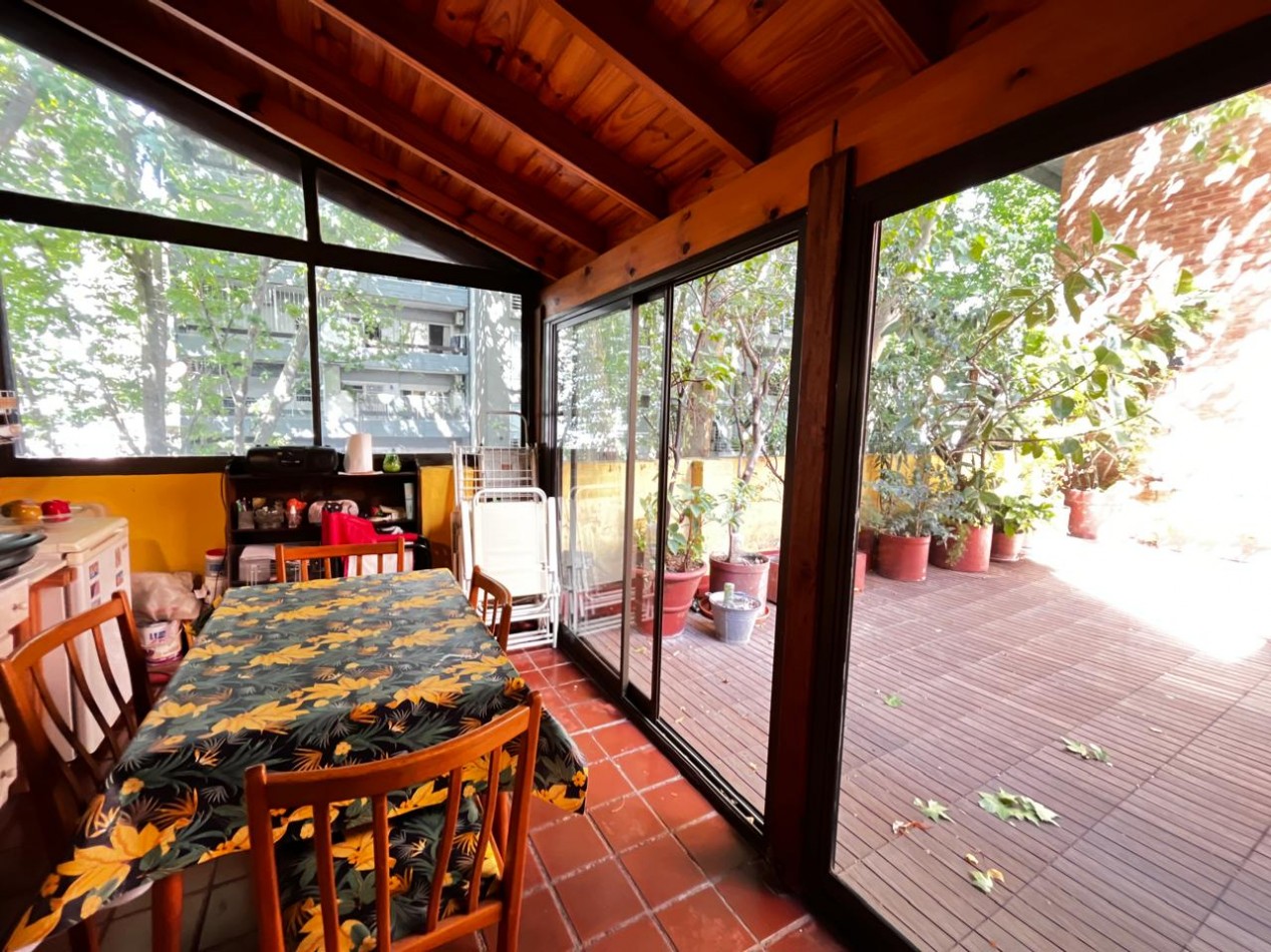 PH DE 2 AMBIENTES CON TERRAZA, QUINCHO Y BALCON AL FRENTE EN PALERMO