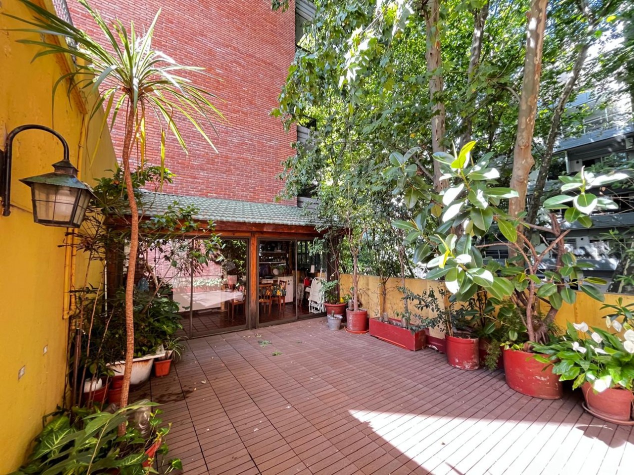 PH DE 2 AMBIENTES CON TERRAZA, QUINCHO Y BALCON AL FRENTE EN PALERMO