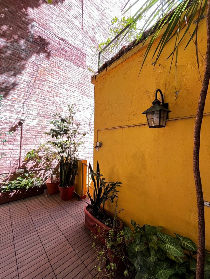 PH DE 2 AMBIENTES CON TERRAZA, QUINCHO Y BALCON AL FRENTE EN PALERMO