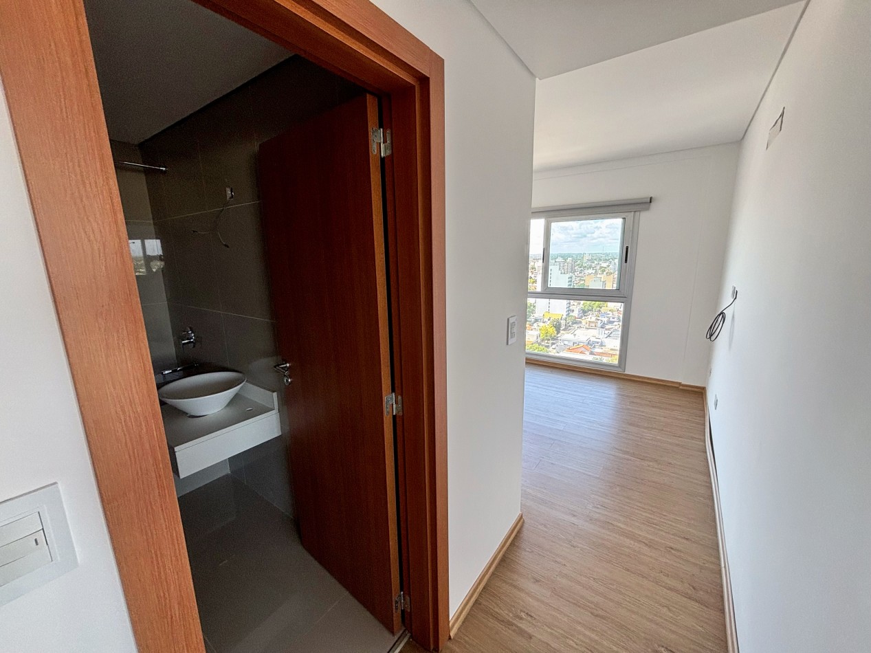 DEPARTAMENTO 2 AMBIENTES DE CATEGORIA CON 2 BALCONES Y 2 BAÑOS